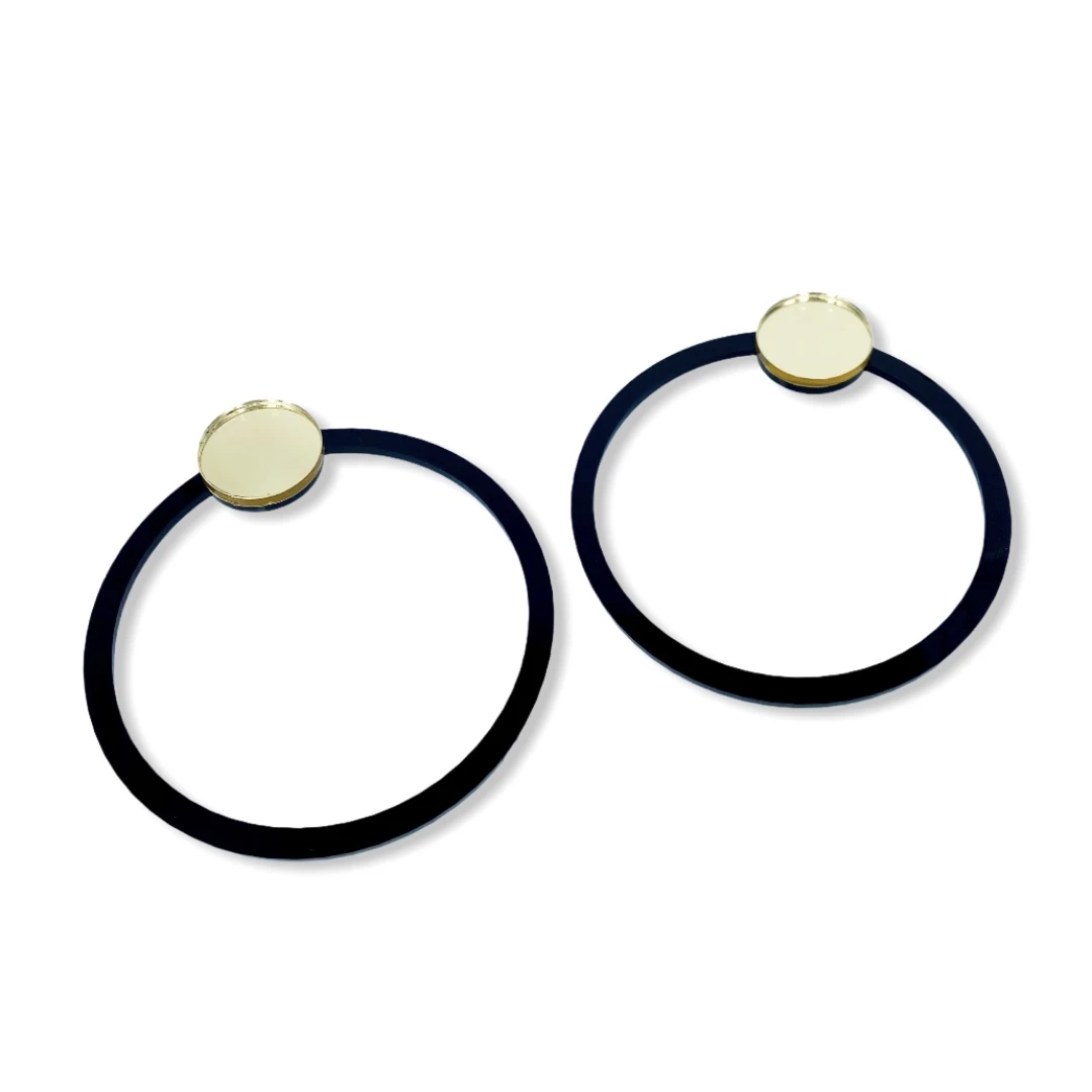 LARGE HOOPS BLACK GOLD 1