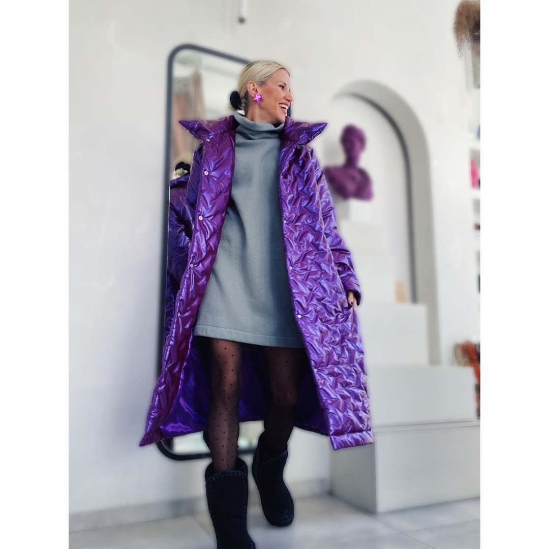 Jacket Dorina Savva Μπουφάν DORINA SAVVA σε χυτή γραμμή με ψηλό γιακά σε ιδιαίτερη purple απόχρωση. Ο ιδιαίτερος σχεδιασμός του το κάνει χρηστικό για όλο το χειμώνα και θα είστε ζεστές και στυλάτες 100%polyamide.Netherlands