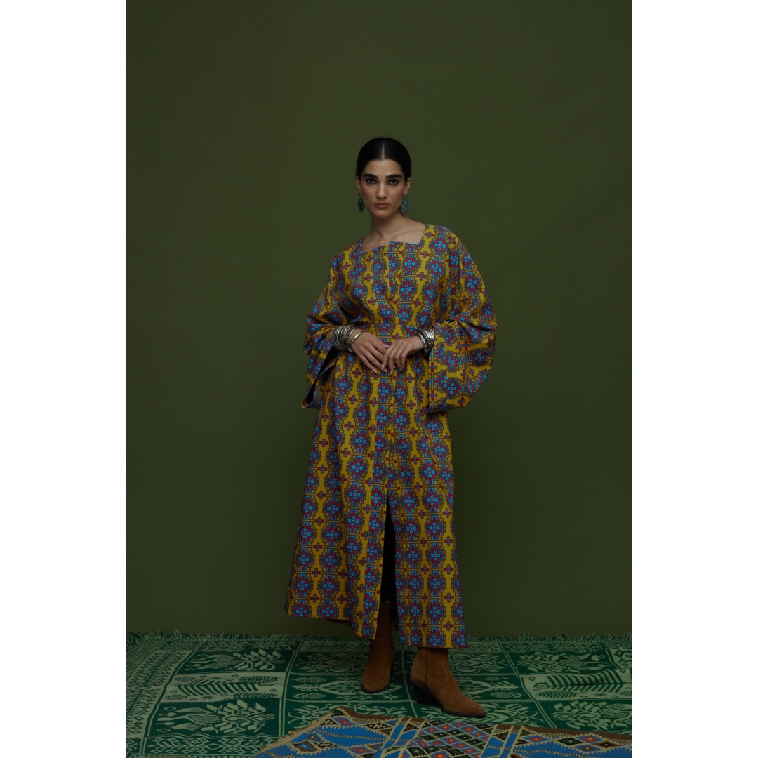 TAPIS OVERCOAT (LEONIDIO MUSTARD PRINT) Oversized Manteaux/DRESS in Crepe Cady fabric for a maximal look