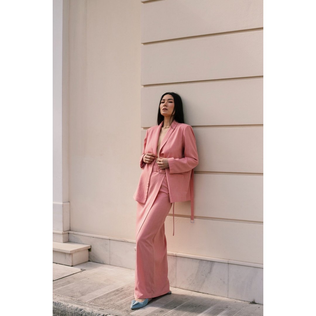 we present you our vintage maxi skirt – a piece in a classic line yet with springtime allure. Available in a palette of soft hues including delicate pink