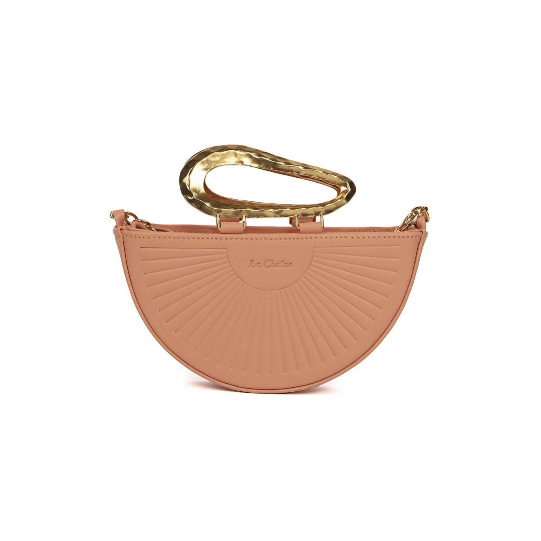 DAPHNE PEACH The DAPHNE you loved in new spring shades! A true masterpiece of elegance and craftsmanship. Its compact size makes it the perfect evening accessory. The golden handles of this bag are not just handles; they are a statement of opulence. A unique handmade design. The handcrafted leather design and each detail are a testament to the skill and dedication of our artisans. Carry it