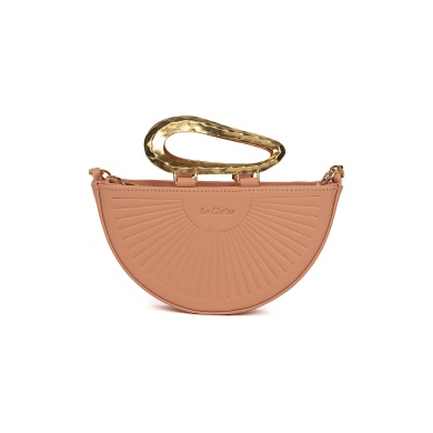 DAPHNE PEACH The DAPHNE you loved in new spring shades! A true masterpiece of elegance and craftsmanship. Its compact size makes it the perfect evening accessory. The golden handles of this bag are not just handles; they are a statement of opulence. A unique handmade design. The handcrafted leather design and each detail are a testament to the skill and dedication of our artisans. Carry it