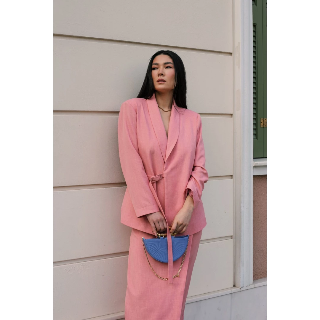 this blazer is your quintessential piece for the spring season. Available in a palette of soft hues including pink