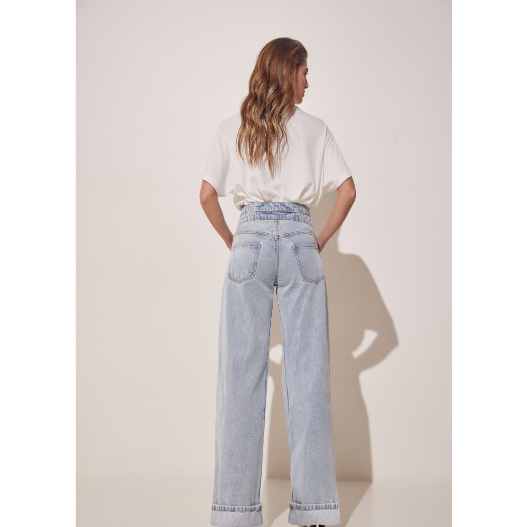 DOUBLE BELTED JEANs Meet our BOUNDLE double belt wide legs women's blue jeans! A double-belted and convertible slung blue wash denim that stands out. The new age hight rise relaxed fit jeans are designed for a slouchy