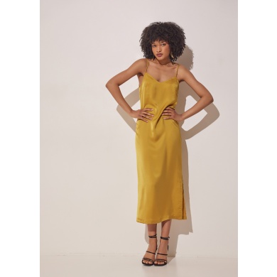 DELIGHT SILKY MIDI DRESS MUSTARD MIDI DRESS WITH LOW BACK Delight silky midi mustard dress has a simple and sexy style you don’t want to miss. Flawlessly crafted with delicate details it has a fluid design and a low sexy back to reveal. It comes with V neckline